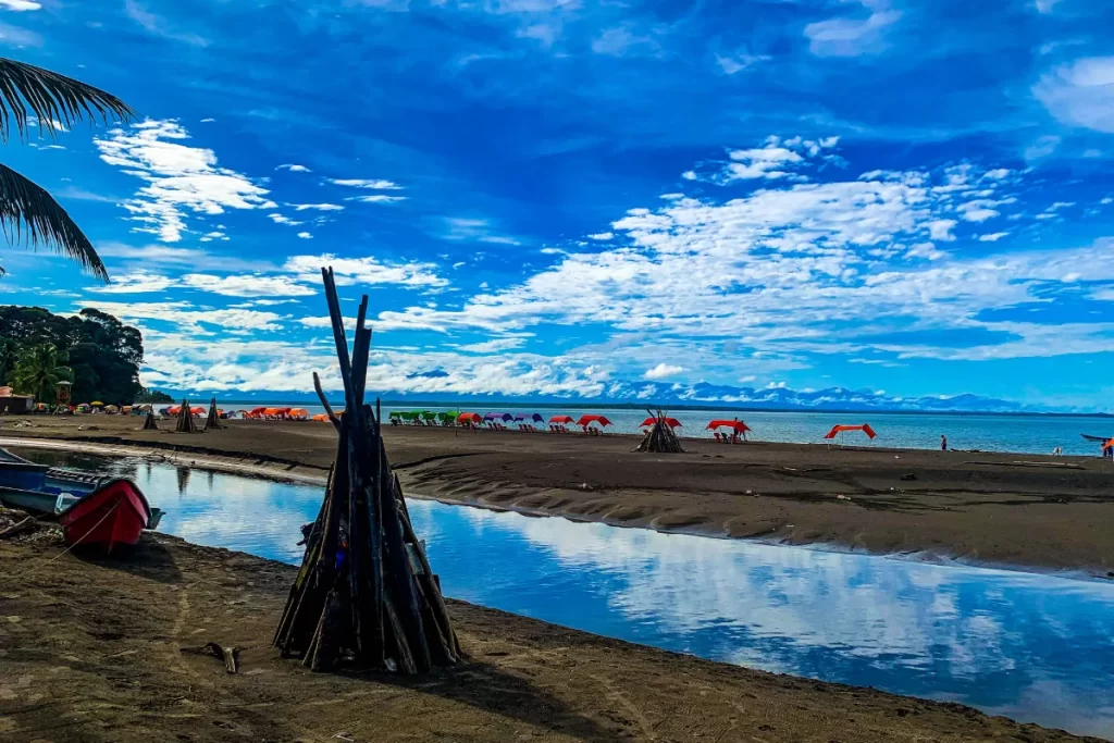 Pianguita: Tu Oasis en el Pacífico Colombiano